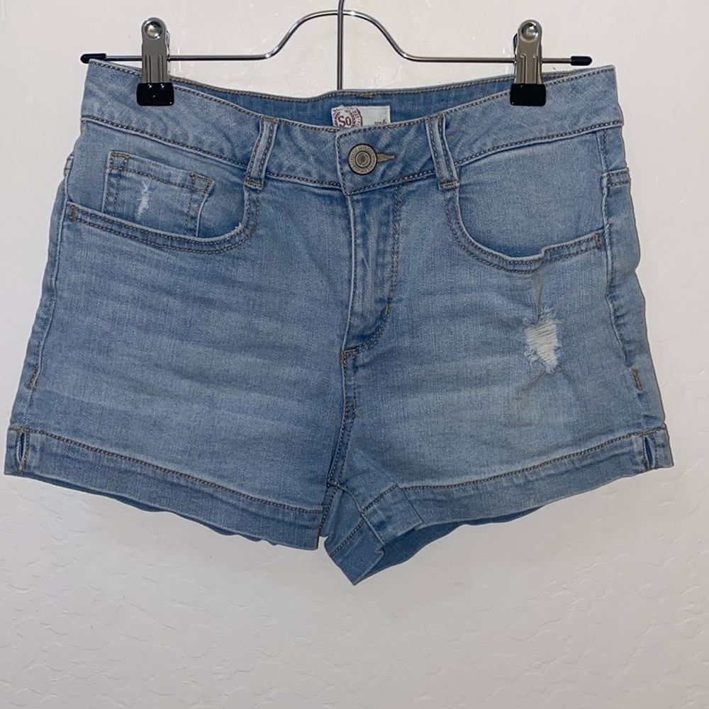 Size 5 So light wash denim shorts